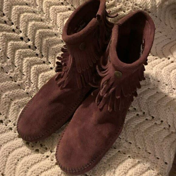 EUC Minnetonka Maroon Burgundy Leather Double Fringe Side Zip Moccasins size 9 - Picture 3 of 6